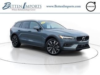 Used 2022 Volvo V60 T5 Cross Country w/ Advanced Package image 1