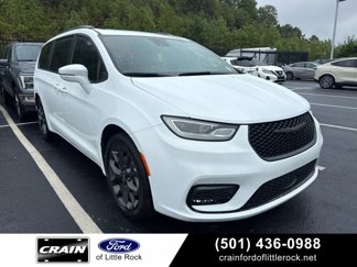 Used 2021 Chrysler Pacifica Touring w/ Uconnect Theater Family Group image 1