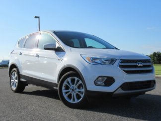 Used 2017 Ford Escape SE image 1