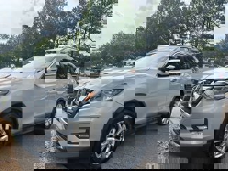Used 2018 Nissan Rogue SV image 1