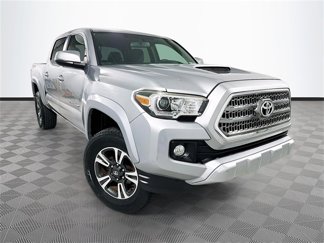 Used 2017 Toyota Tacoma TRD Sport image 1