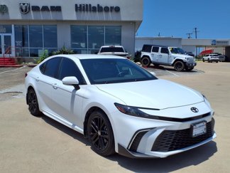 Used 2025 Toyota Camry SE image 1