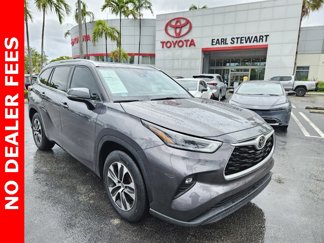 Used 2021 Toyota Highlander XLE image 1