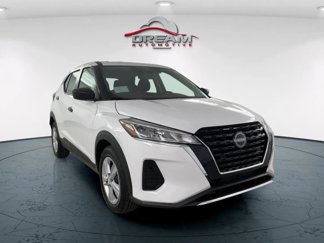 New 2025 Nissan Kicks Play S image 1