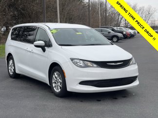 Used 2022 Chrysler Voyager LX image 1