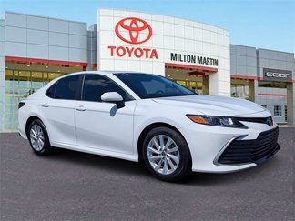 Certified 2021 Toyota Camry LE image 1