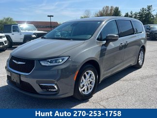 Used 2023 Chrysler Pacifica Touring-L image 1