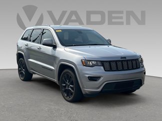 Used 2017 Jeep Grand Cherokee Altitude image 1