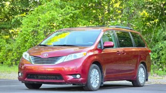 Used 2012 Toyota Sienna XLE image 1