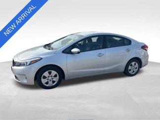 Used 2018 Kia Forte LX image 1