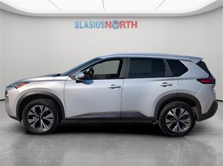 Used 2023 Nissan Rogue SV image 1
