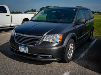 Used 2016 Chrysler Town & Country Touring image 1