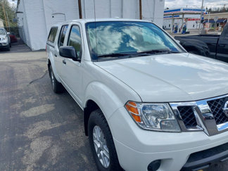 Used 2018 Nissan Frontier SV image 1
