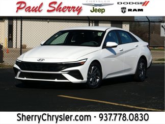 Used 2024 Hyundai Elantra SEL image 1