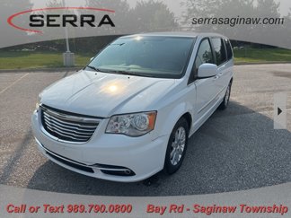 Used 2015 Chrysler Town & Country Touring image 1