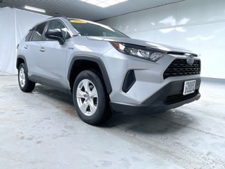 Used 2020 Toyota RAV4 LE image 1