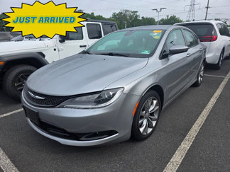 Used 2016 Chrysler 200 S image 1