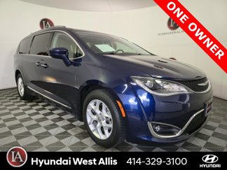Used 2017 Chrysler Pacifica Touring-L Plus w/ Tire & Wheel Group image 1