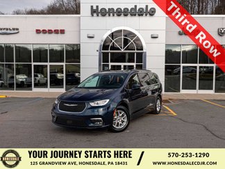 Used 2022 Chrysler Pacifica Touring-L image 1