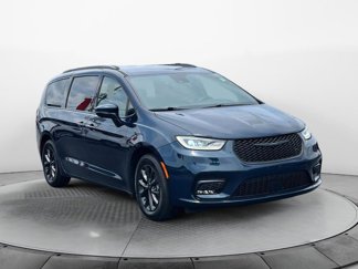 Used 2021 Chrysler Pacifica Touring w/ S Appearance Package image 1