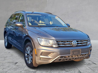 Used 2018 Volkswagen Tiguan SE w/ Panoramic Sunroof Package image 1