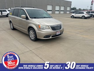 Used 2013 Chrysler Town & Country Touring image 1