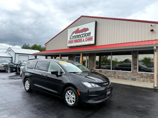 Used 2023 Chrysler Voyager LX image 1