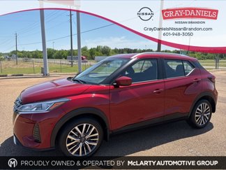 Used 2024 Nissan Kicks SV image 1