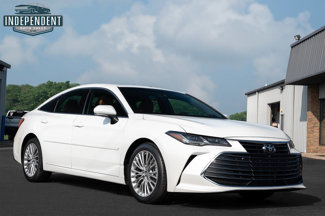 Used 2019 Toyota Avalon Limited image 1