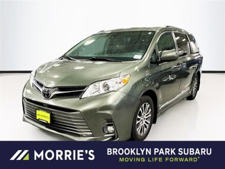 Used 2018 Toyota Sienna XLE image 1