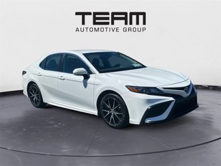 Used 2022 Toyota Camry SE image 1