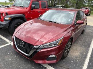 Used 2021 Nissan Altima 2.5 SV w/ SV Premium Package image 1