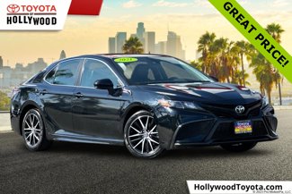 Used 2021 Toyota Camry SE image 1
