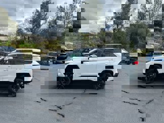 Used 2022 Toyota RAV4 SE image 1