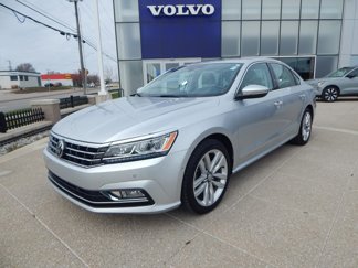 Used 2017 Volkswagen Passat 3.6 SEL Premium image 1