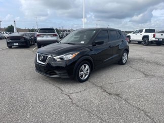 Used 2020 Nissan Kicks S image 1