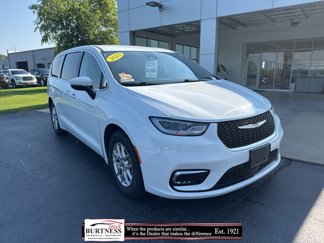 Used 2023 Chrysler Pacifica Touring-L image 1