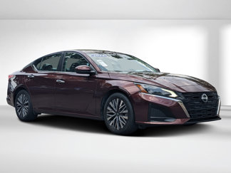 Used 2023 Nissan Altima 2.5 SV image 1