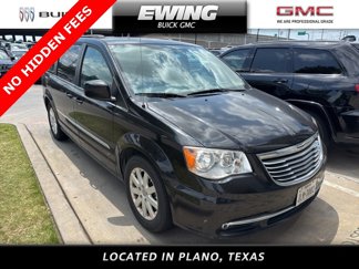 Used 2015 Chrysler Town & Country Touring image 1