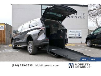 New 2024 Toyota Sienna LE image 1