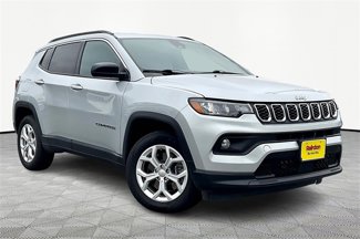 Used 2024 Jeep Compass Latitude image 1