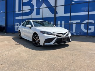 Used 2023 Toyota Camry SE image 1