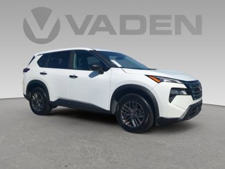 Used 2024 Nissan Rogue S image 1