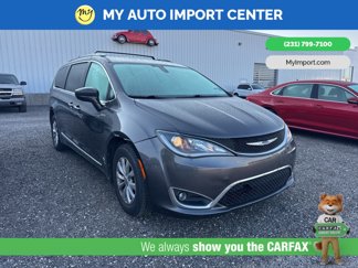 Used 2017 Chrysler Pacifica Touring-L image 1