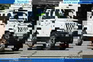 Used 2018 Jeep Wrangler Unlimited Rubicon w/ Connectivity Group image 1