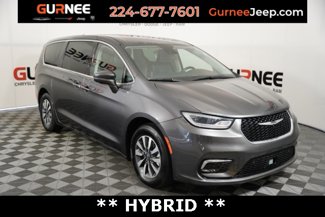 Used 2022 Chrysler Pacifica Touring-L w/ Uconnect Theater Family Group image 1