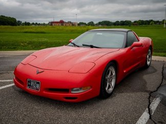 Used 1998 Chevrolet Corvette Coupe w/ Memory Pkg image 1