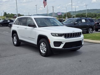Certified 2023 Jeep Grand Cherokee Laredo image 1