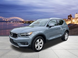 Used 2022 Volvo XC40 T4 Momentum image 1