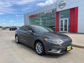 Used 2017 Ford Fusion SE w/ Fusion SE Technology Package image 1
